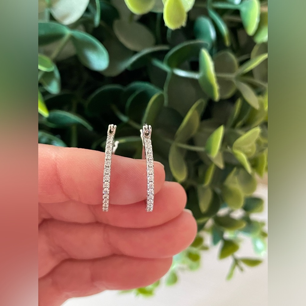 Beautiful sparkly IBB CN 925 Sterling Silver CZ Clasp hoop earrings